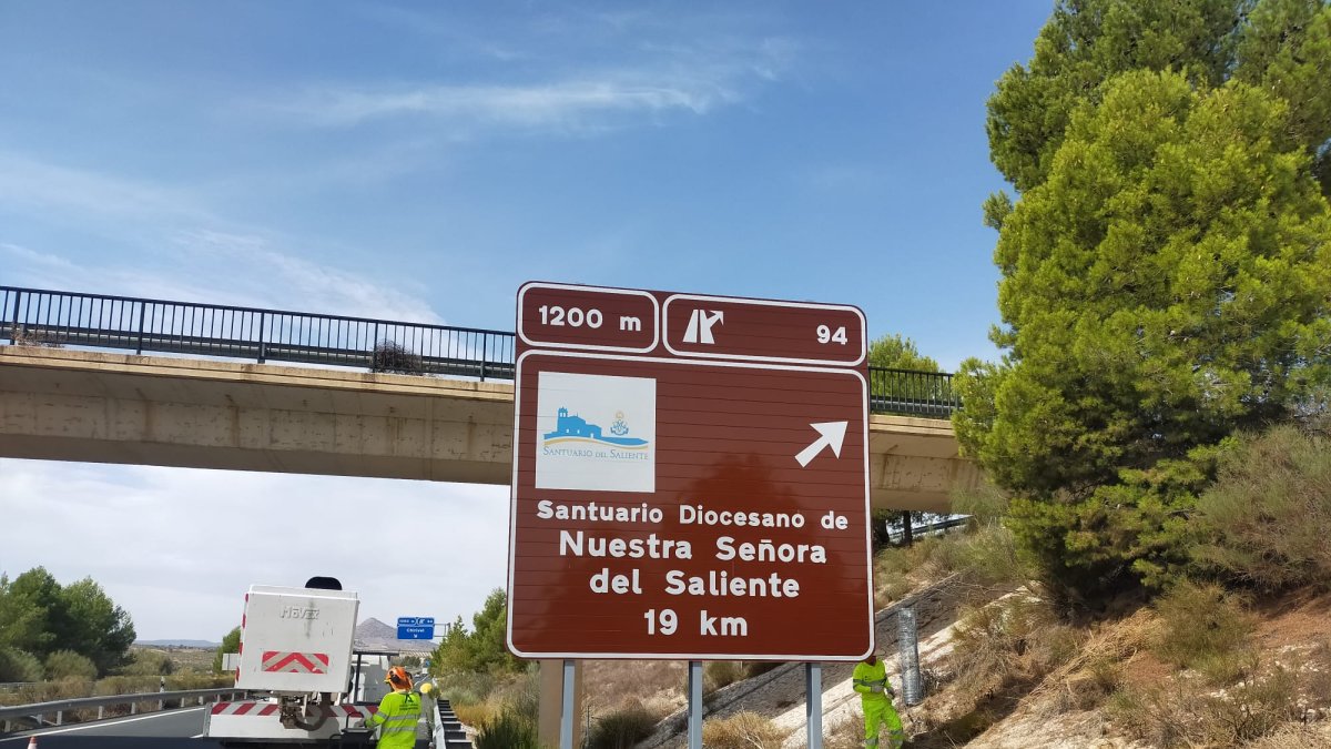 Nueva señalización del Santuario del Saliente.