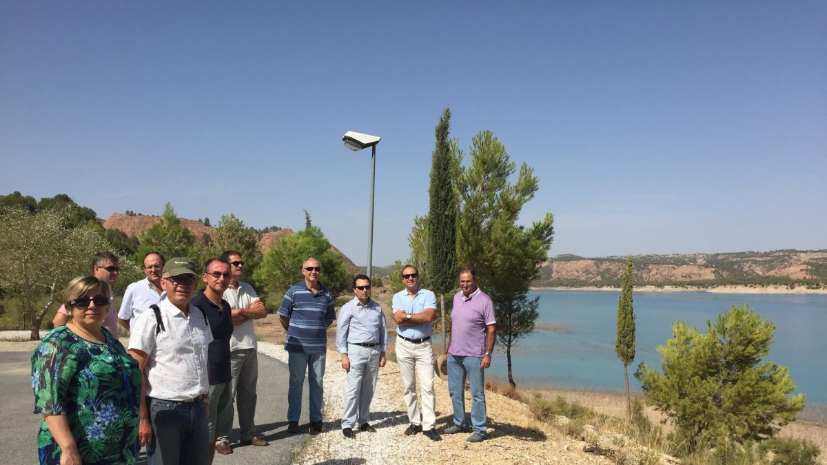 Regantes almerienses en el pantano del Negratín.