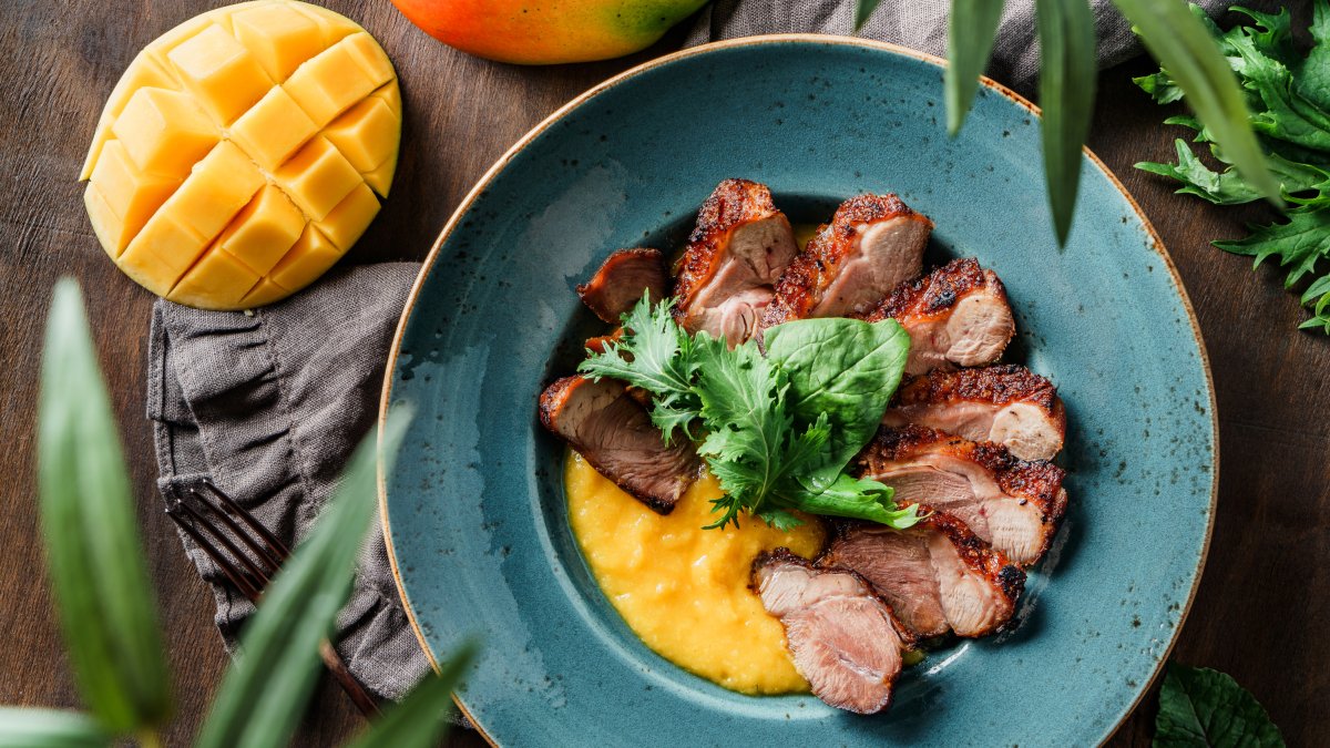 Solomillo de pavo en salsa de manzana (Imagen: Depositphotos).