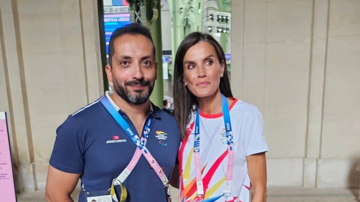 Una imagen para toda la vida con la Reina Letizia Ortiz al final de una de las pruebas celebradas en París.