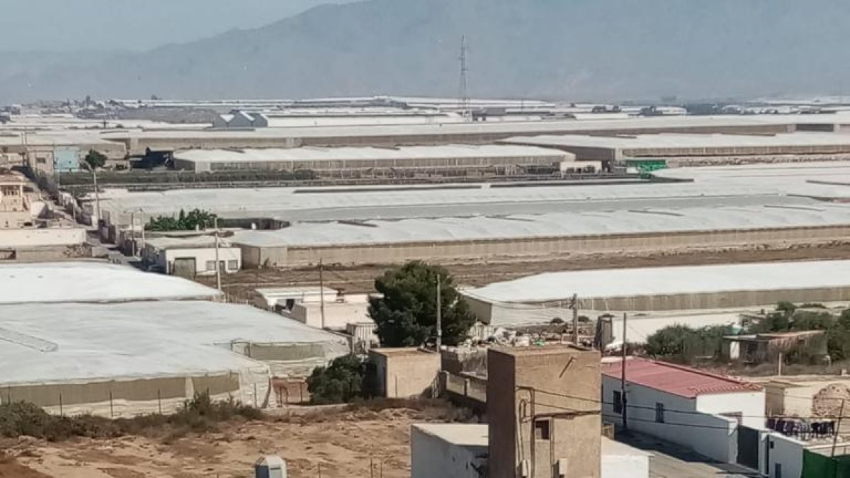 Vista aérea de la pequeña plaza del Paraje Guillén.