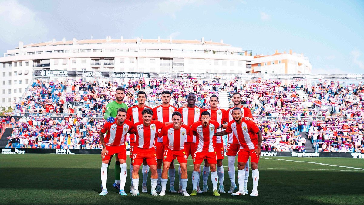 El Almería recibe una lección a tiempo en el campo del Eldense.