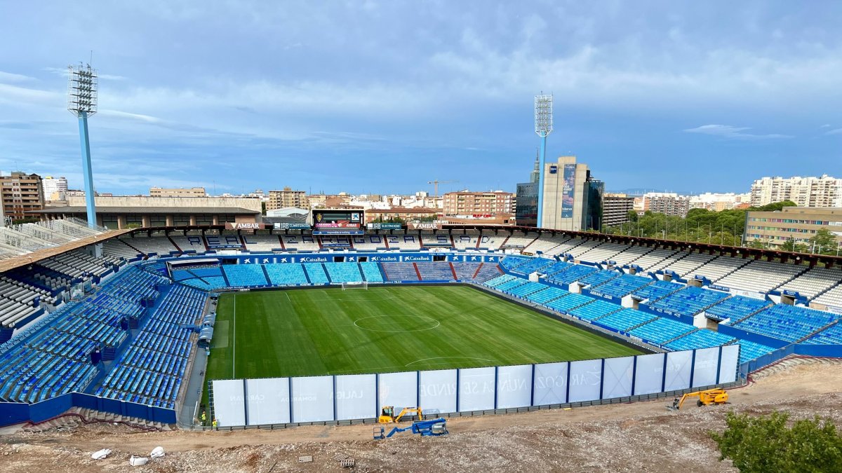 En la imagen de Obras Romareda se aprecia el fondo derribado.