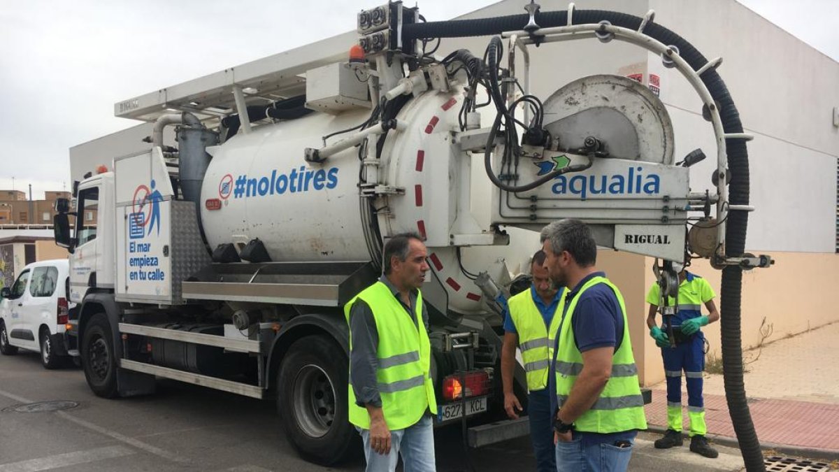 Visita a los trabajos de limpieza de imbornales