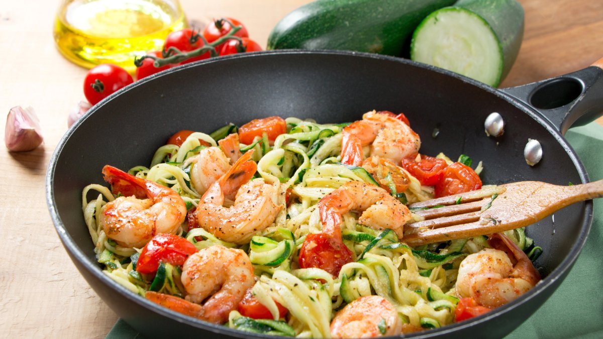 Espaguetis de calabacín. FOTO: DepositPhotos