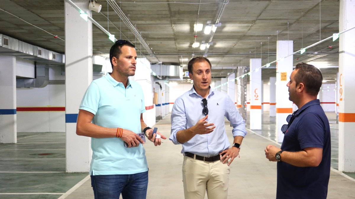 El alcalde y el concejal visitan las instalaciones.