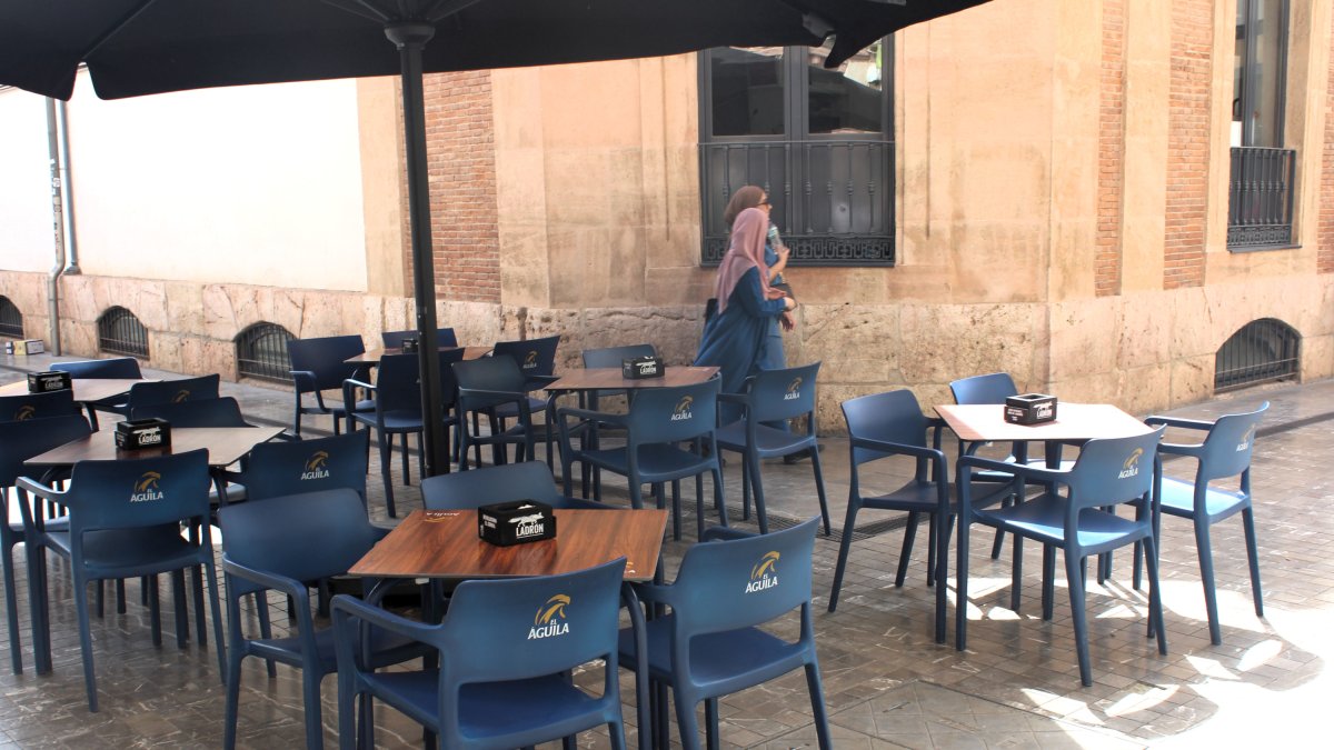 Una de las terrazas que han dejado en una anécdota la calle de la Circunvalación del Mercado.