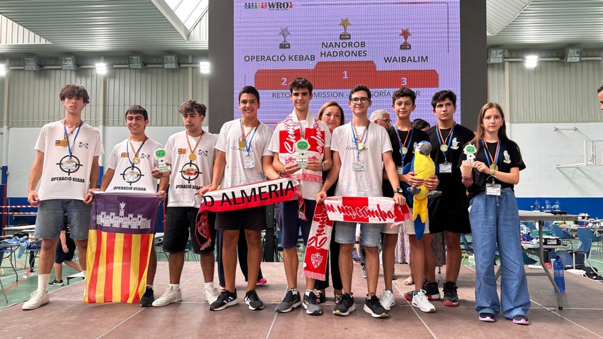 Equipo almeriense ganador del Concurso Nacional de Robótica.