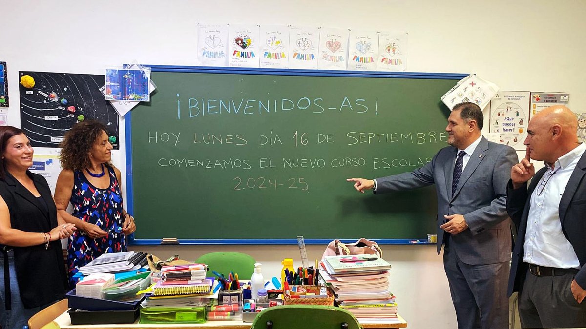 Francisco Alonso inaugura el curso en el IES Alborán.