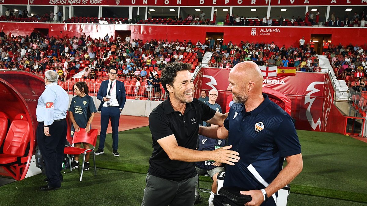 Rubi afronta su primera crisis en su segunda etapa en el Almería.