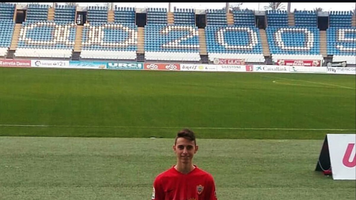 Foto del jugador de cuando era juvenil. (@raulgdh9)