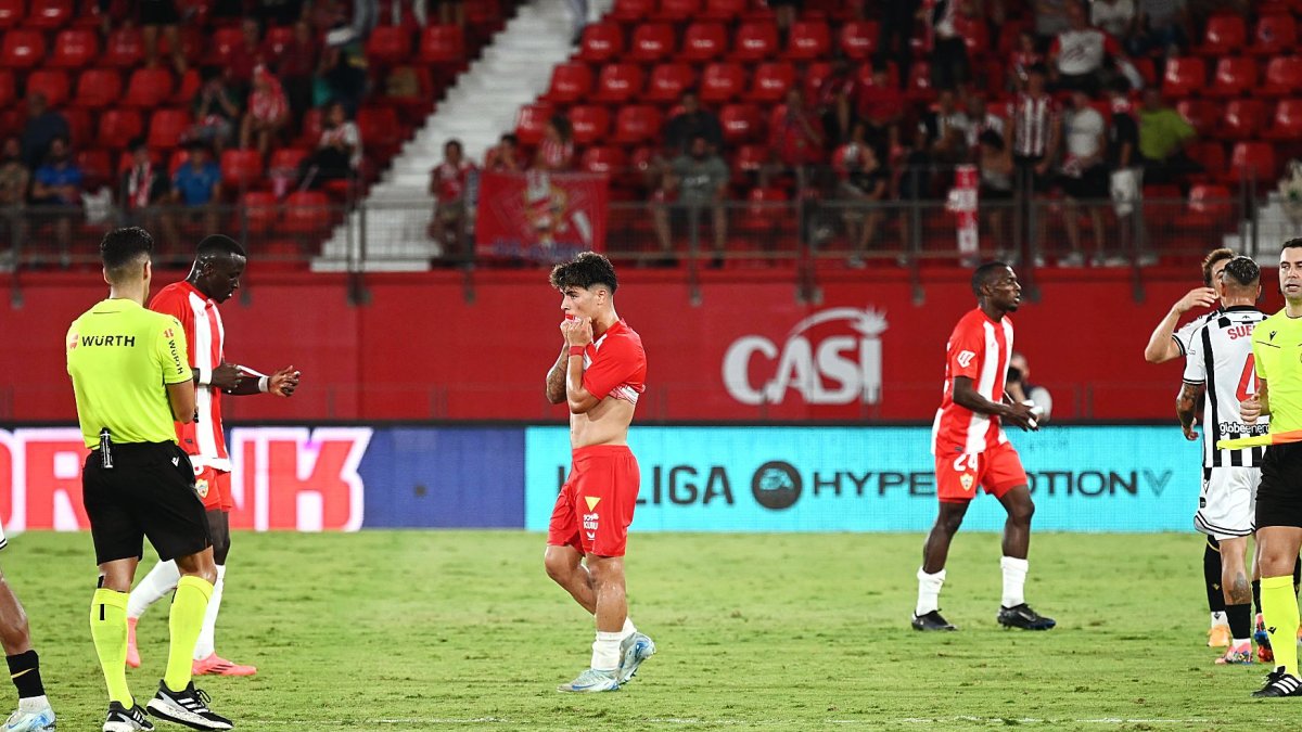 A Nico Melamed se le nota que siente los colores del Almería.