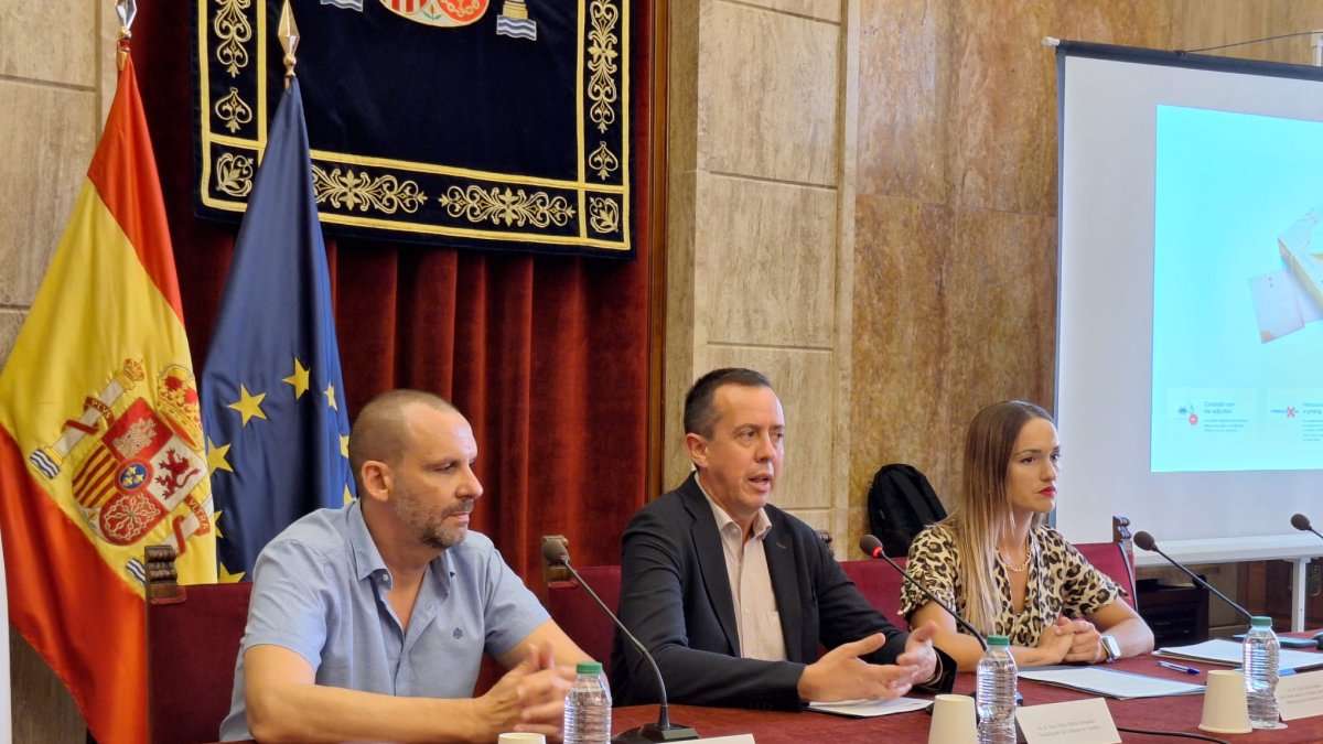 La Subdelegación del Gobierno de Almería ha acogido esta mañana una jornada formativa destinada a las Policías Locales de Almería.