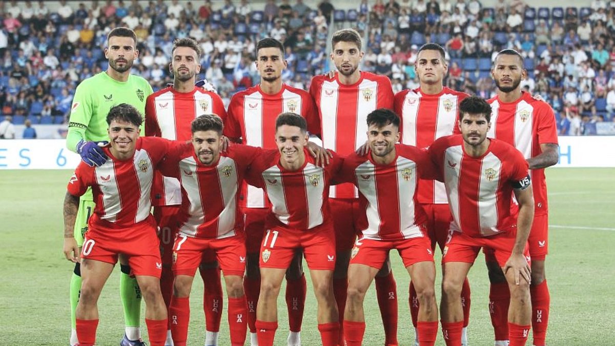 El Almería era otro cuando el mercado de fichajes estaba abierto.