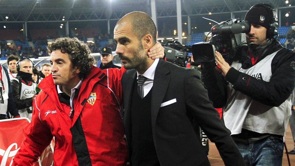 Juanma Lillo felicita a Pep Guardiola tras un marcador de escándalo.