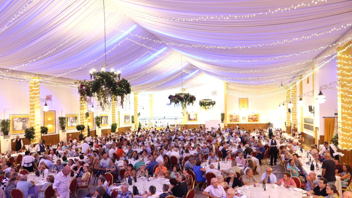 Tradicional comida del centro de mayores San Clefofás antes de la Feria.