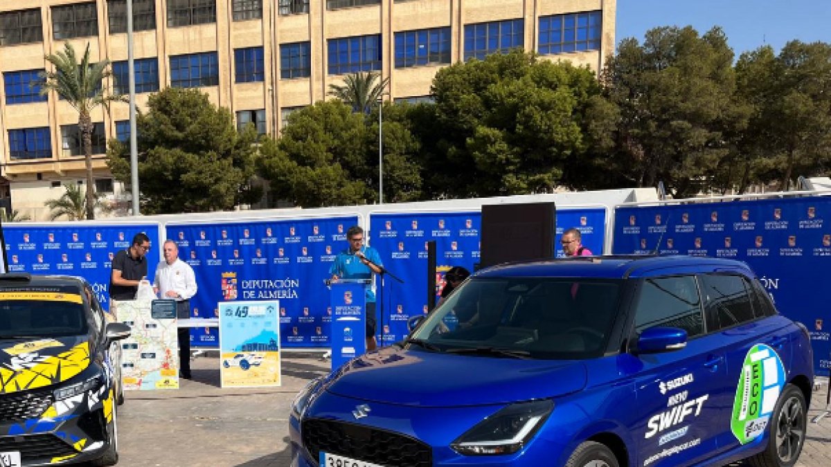 Uno de los modelos de Playcar presentes en la presentación del rally