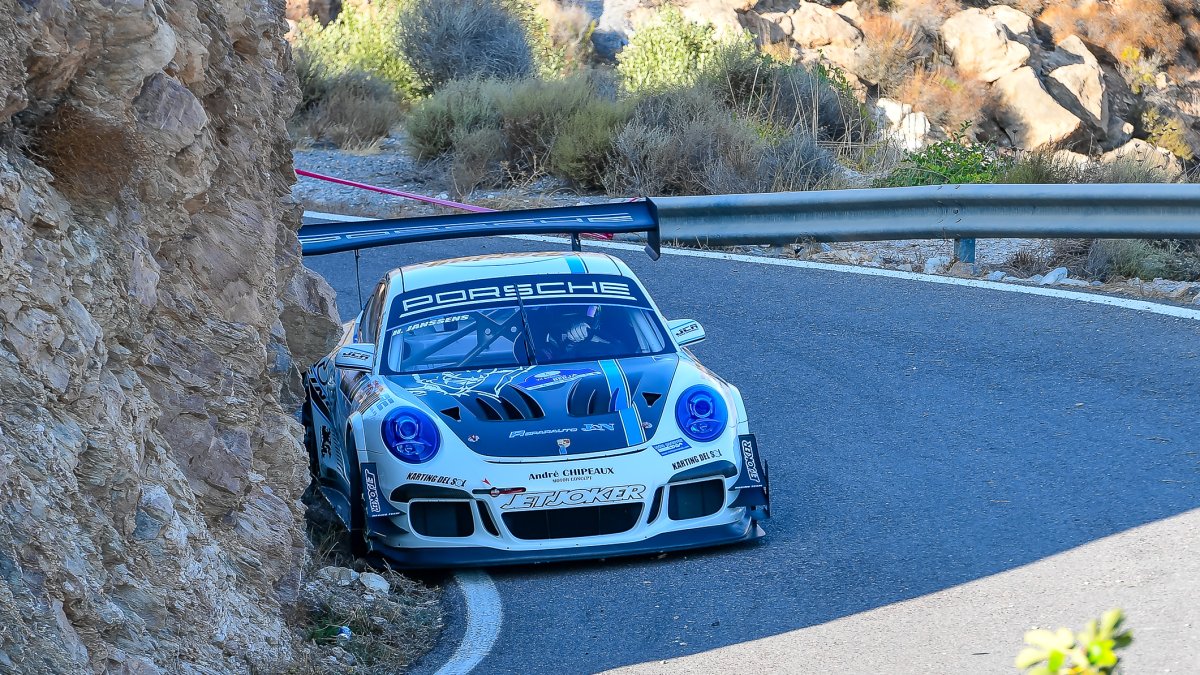 Espectacular imagen del ganador Humberto Hanssens en la Subida Ciudad de Berja