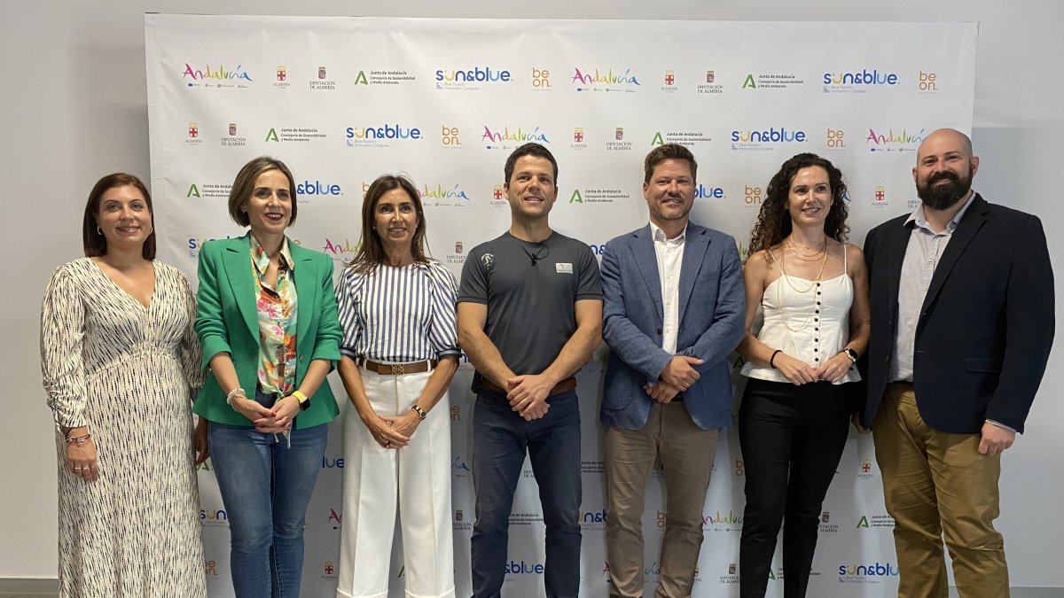 Nacho Dean junto a Tim Ott y distintas autoridades almerienses.