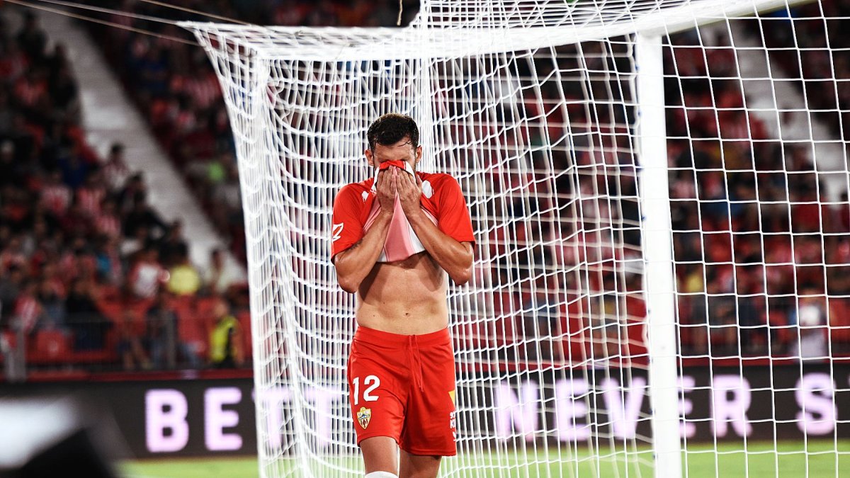 Leo Baptistao lamentándose ante el Eibar por las ocasiones erradas.