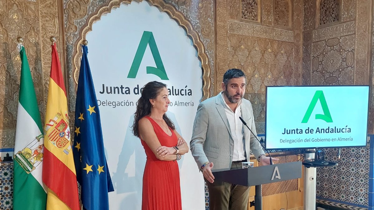 Imagen de archivo de Juan José Alonso junto Aránzazu Martín