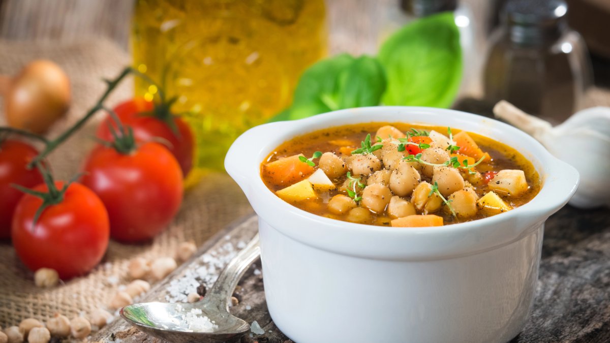 Potaje de garbanzos. FOTO: Depositphotos.