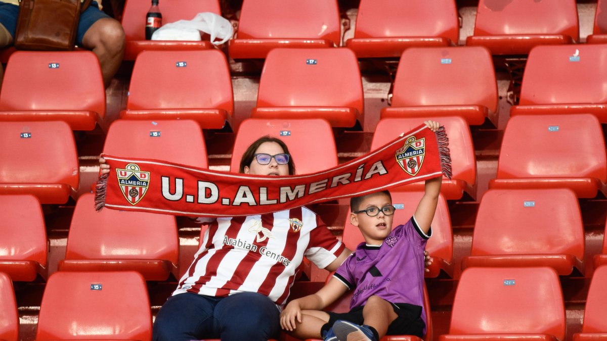 Se ven demasidas butacas vacías.