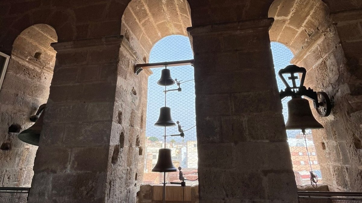 En la parte central, las tres nuevas campanas de la Catedral: Merced, Cautivo y Prendimiento.