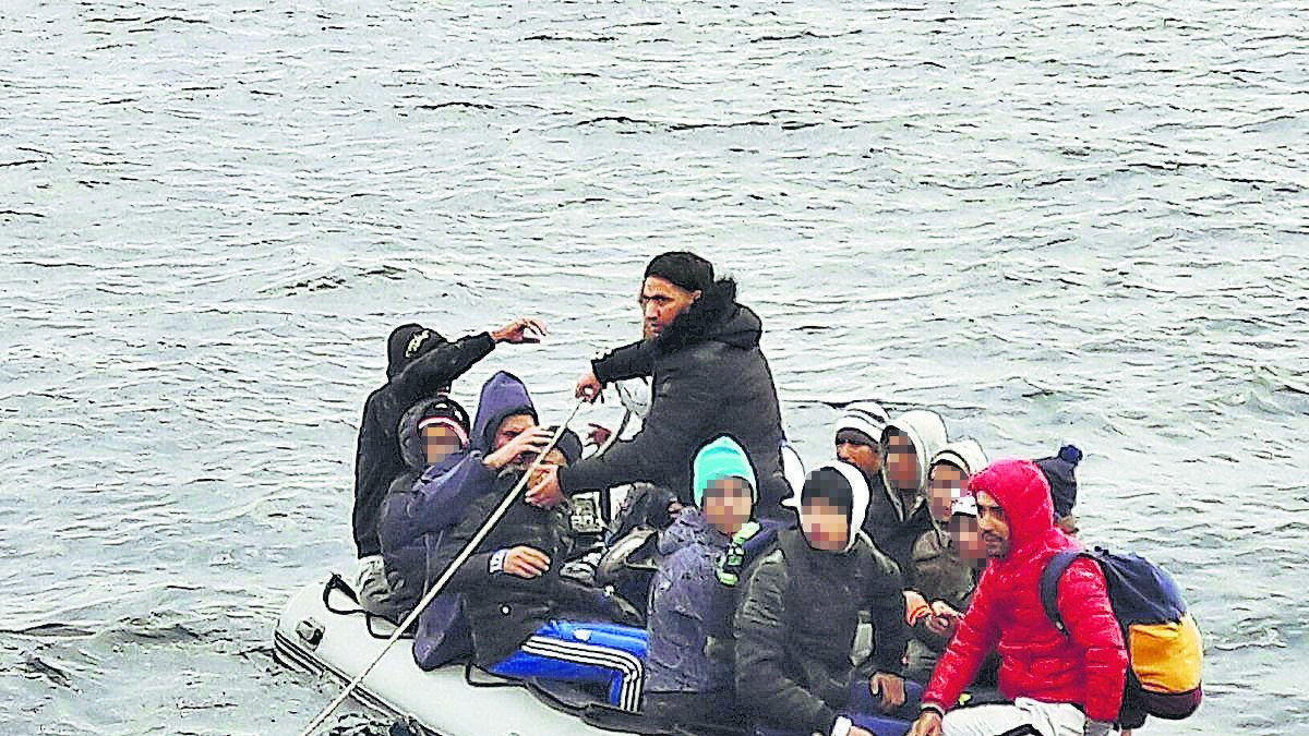 Rescate de una patera en aguas almerienses.