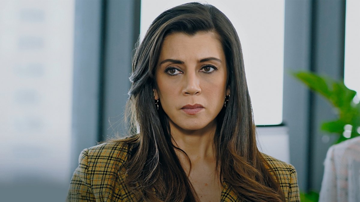 La mujer sufre por un nuevo proceso de divorcio que debe gestionar como profesional.