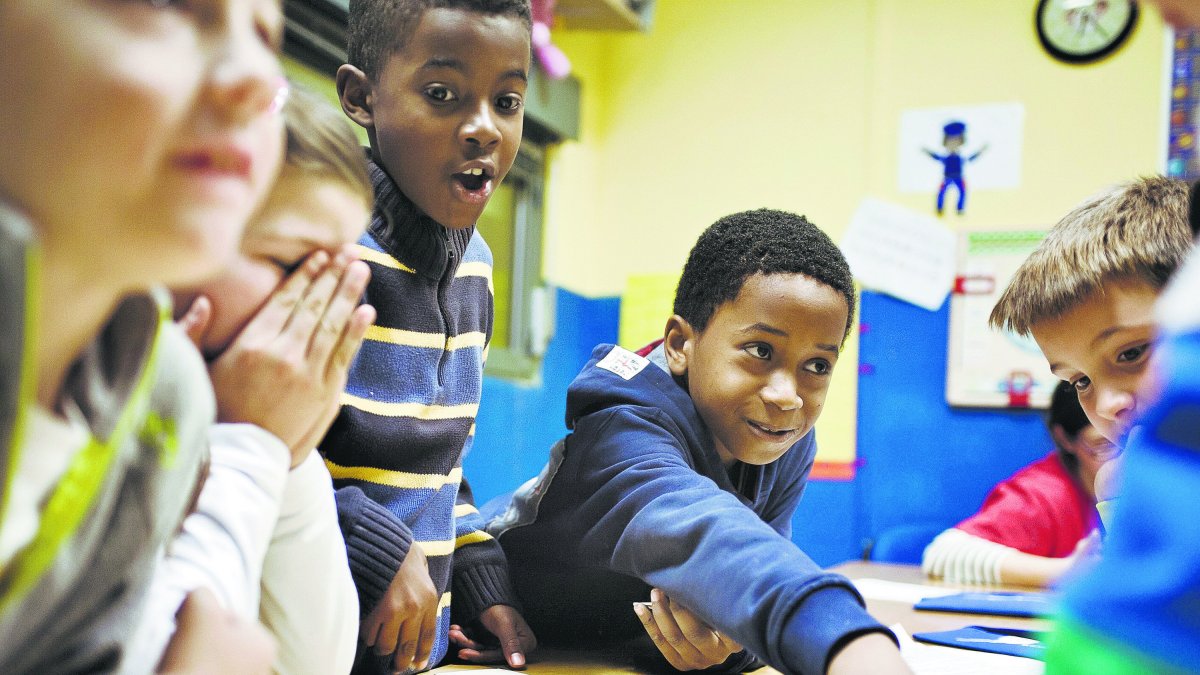 Imagen de archivo de unos niños realizando una actividad conjunta.