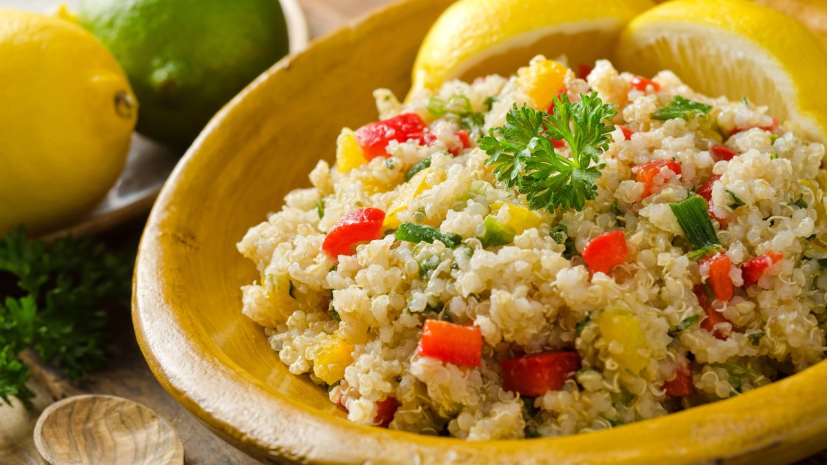Ensalada de quinoa. FOTO: Depositphotos.