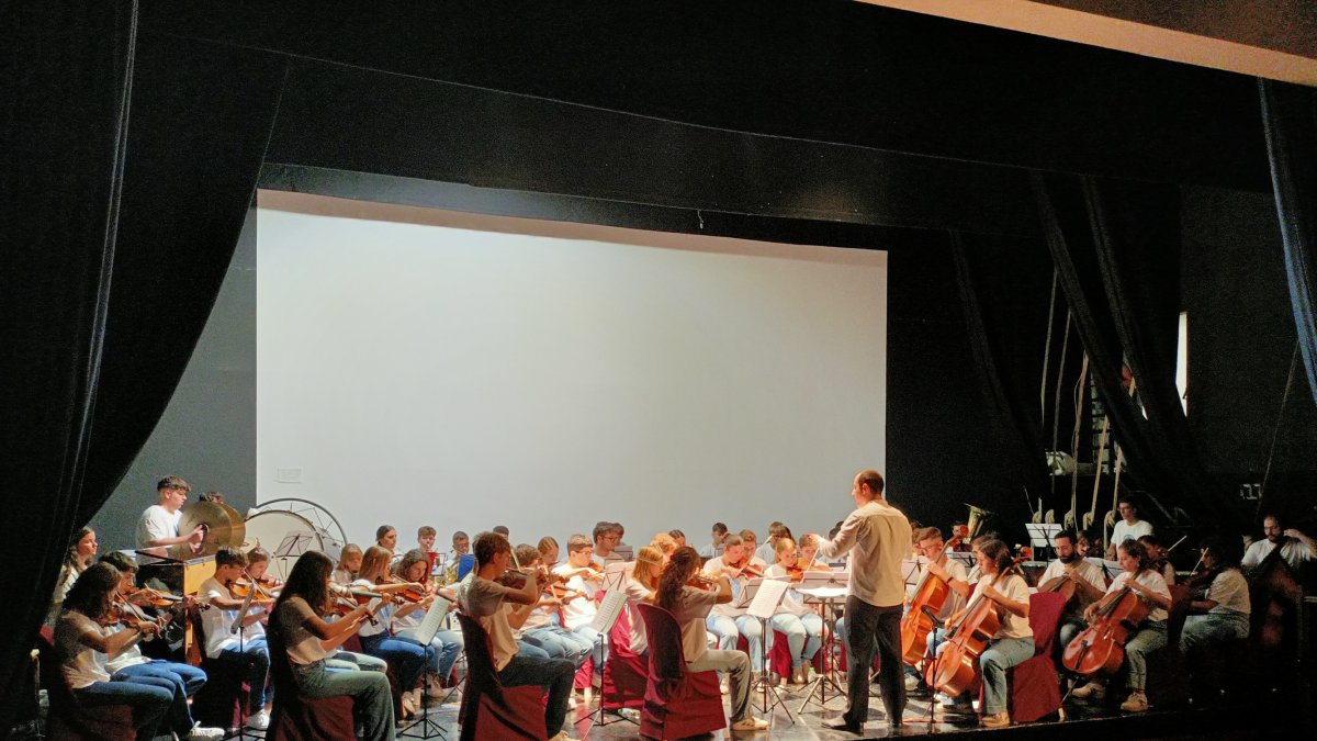 Un momento de la actuación en el Teatro Echegaray