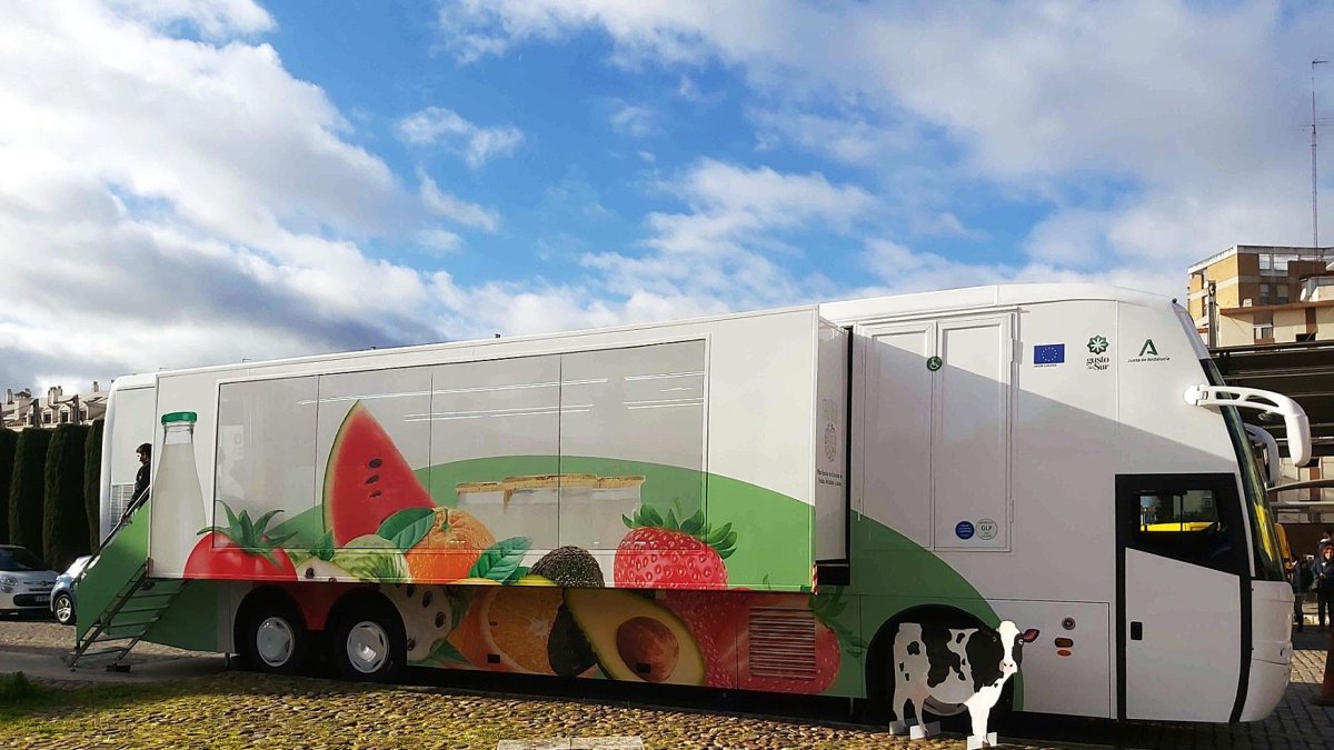 Imagen del Frutibús que recorre los colegios andaluces.