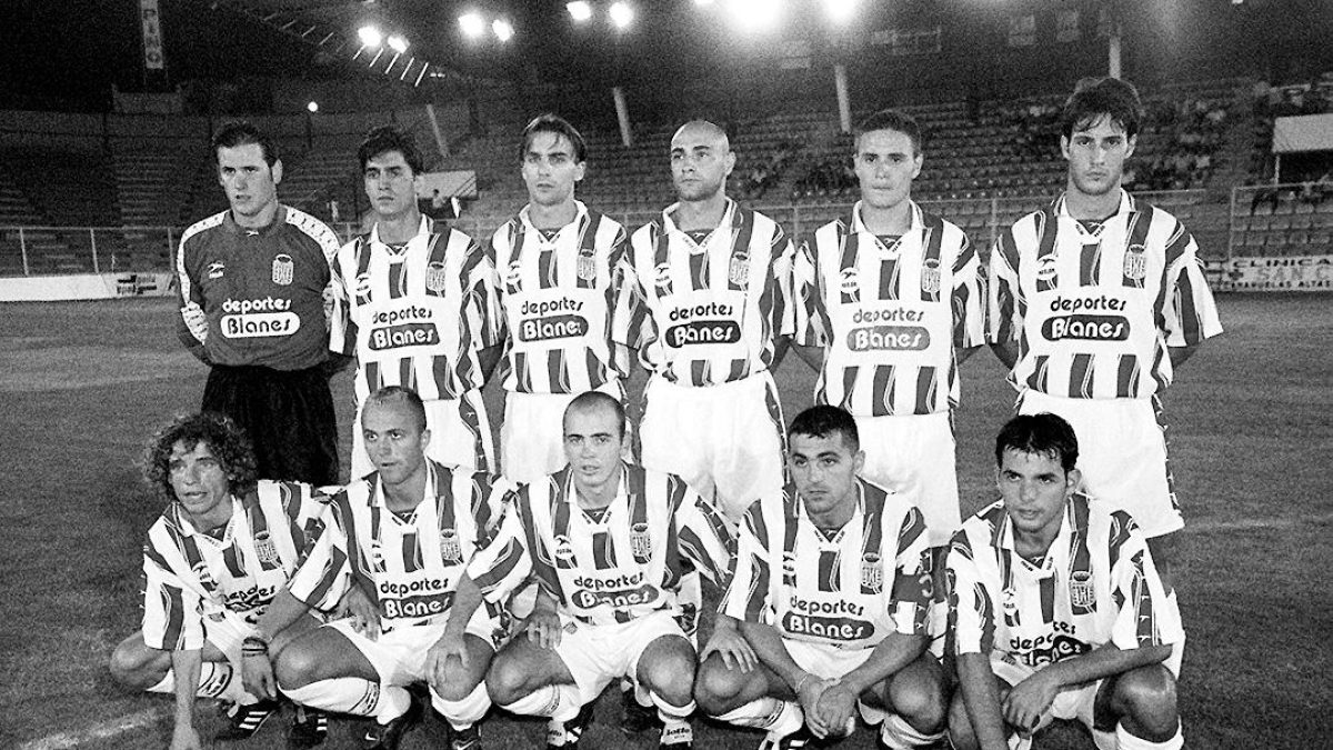 El Almería 1998-99 con Javi Calleja último por abajo de izquierda a derecha.