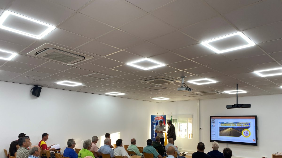 Encuentro de inversores damnificados reunidos ayer en La Celulosa.