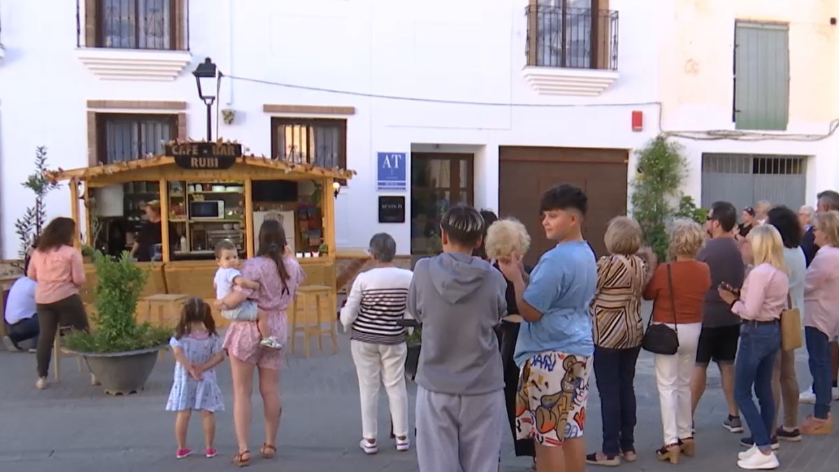 Apertura de un nuevo bar y tienda en un pueblo almeriense. Canal Sur TV.