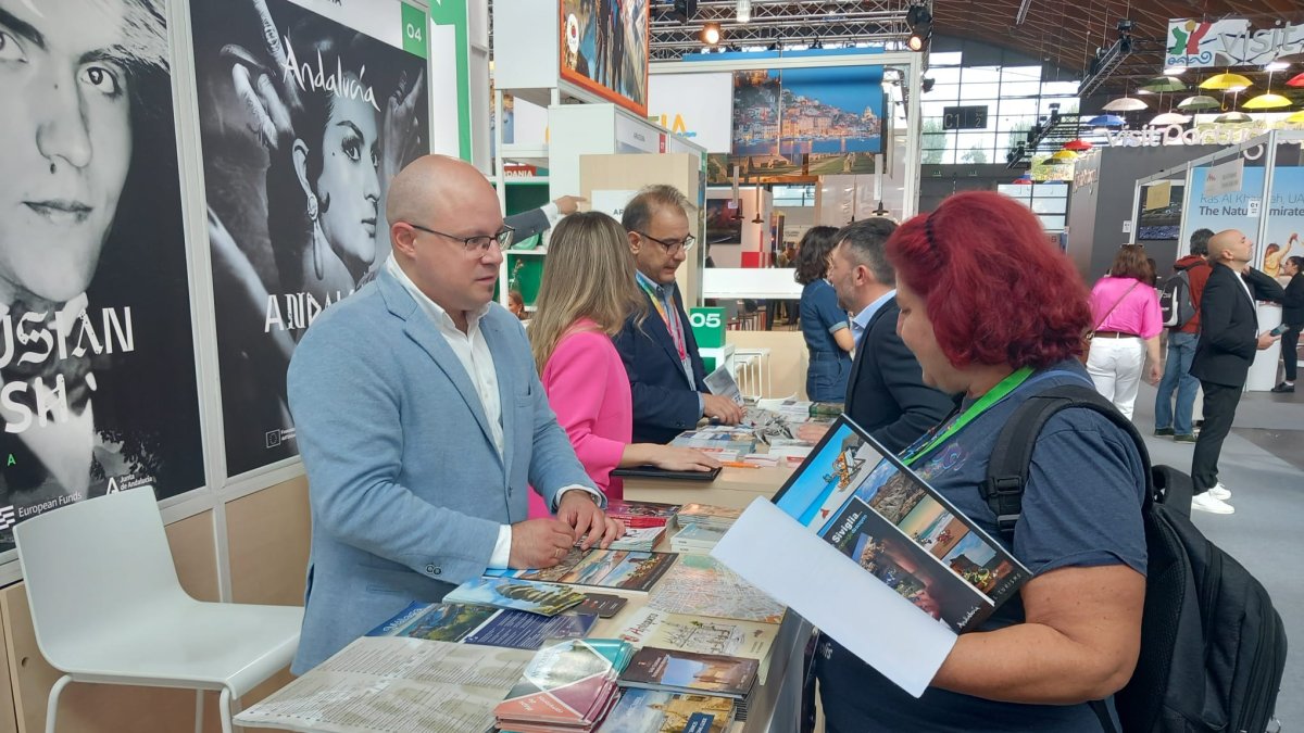 Stand promocionando el turismo en la región.