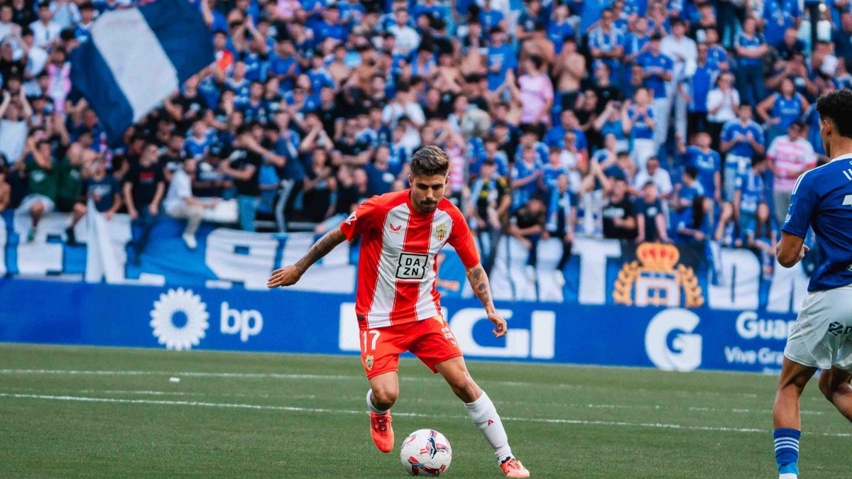 Pozo en el partido del domingo ante el Oviedo en el Carlos Tartiere.