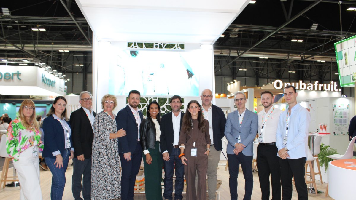 Representación del equipo de La Unión asistente a Fruit Attraction compuesto por el Dpto. Comercial, Marketing, Talento y Desarrollo, y Aprovision