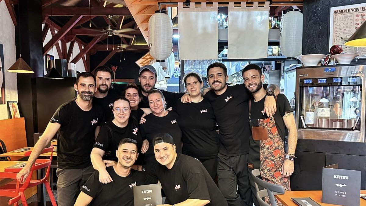 Equipo de la taberna japonesa @katsu.izakaya.