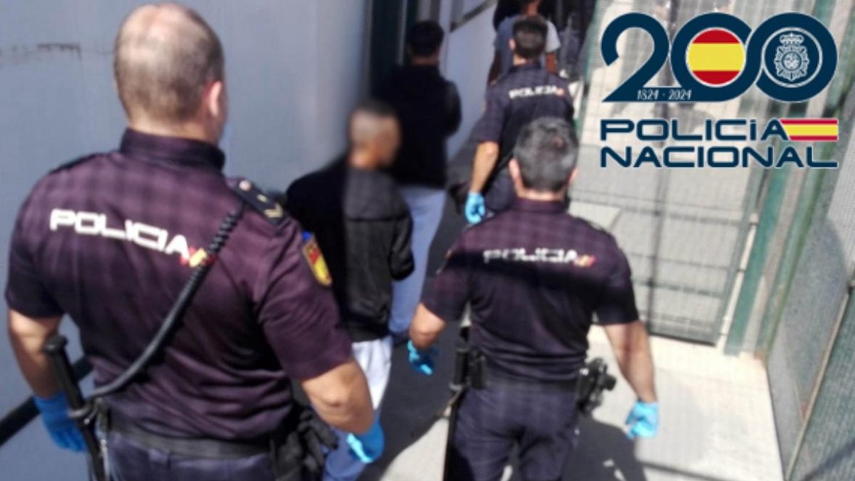 Imagen de la detención efectuada por los agentes de la Policía Nacional.