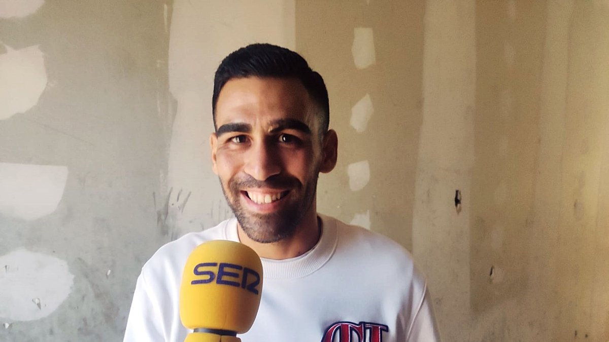 Dani Romera atendiendo al Carrusel Deportivo.