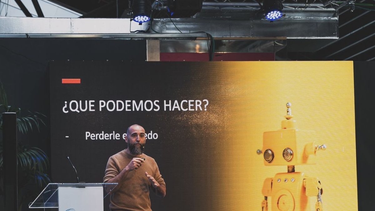 La Inteligencia Artificial, clave en el futuro: Jon Hernández trae su visión a Almería.