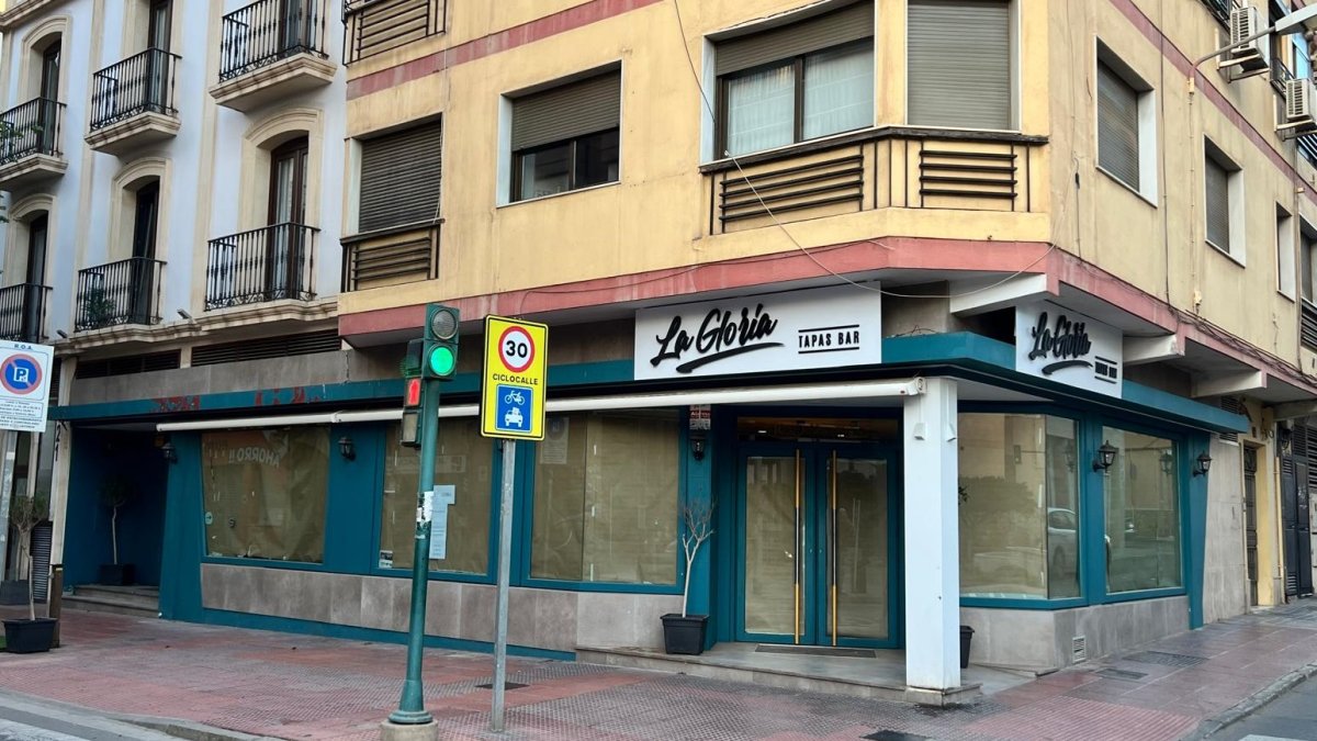 Ya está puesto el cartel del nuevo bar La Gloria.