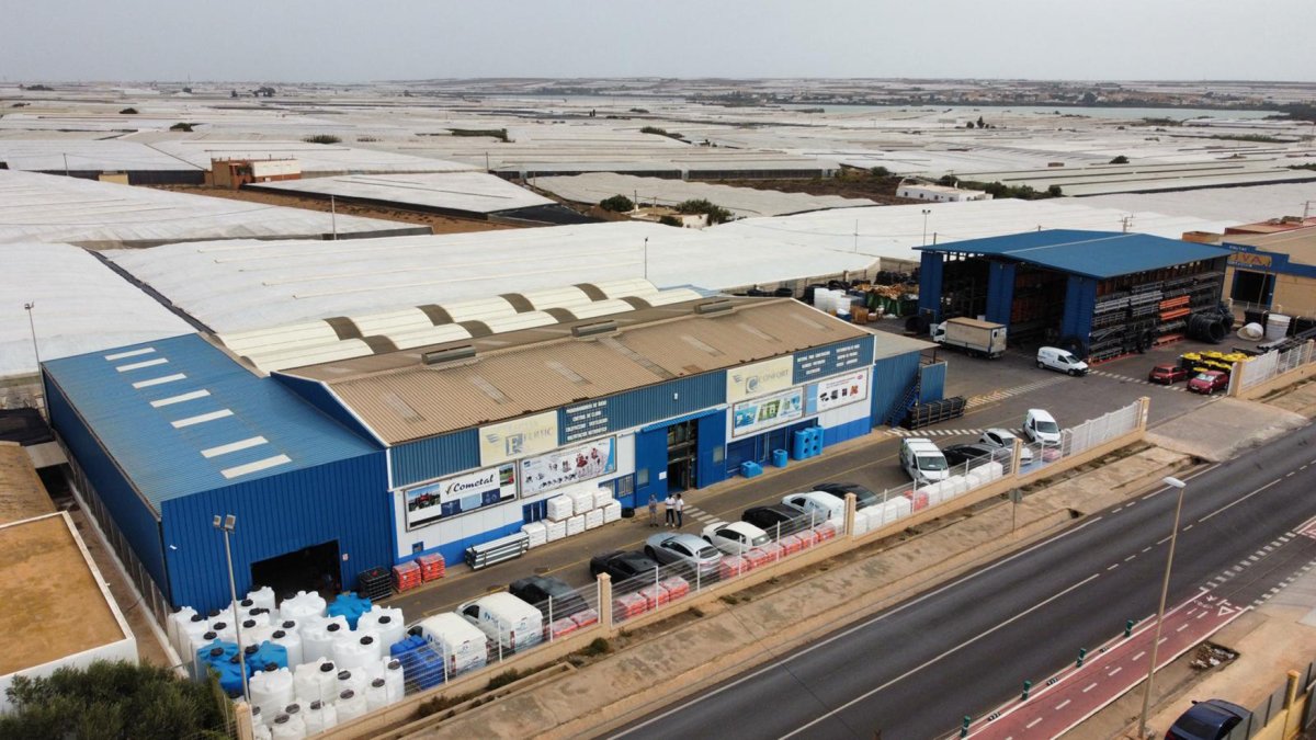 Centro logístico de Agua Confort en Sta. Mª del Águila (El Ejido).