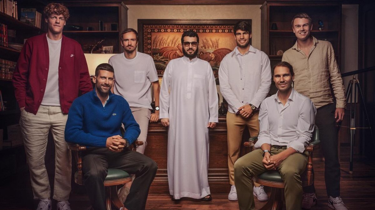 Sinner, Djokovic, Medvedev, Turki, Alcaraz, Nadal y Rune en la presentación del gran torneo 'Six Kings Slam' en Arabia Saudí.