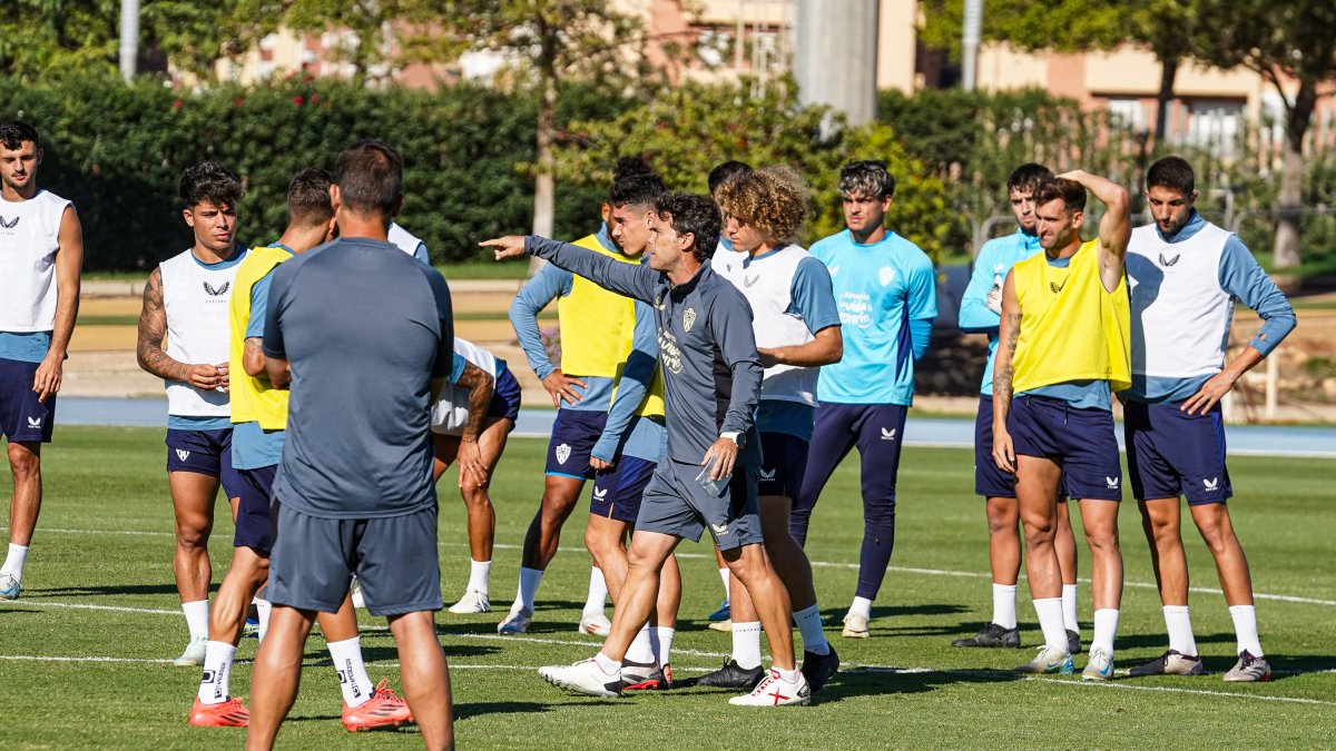 Rubi mete en convocatoria a Paco Sanz y Safi, pero pierde a Luis Maximiano.