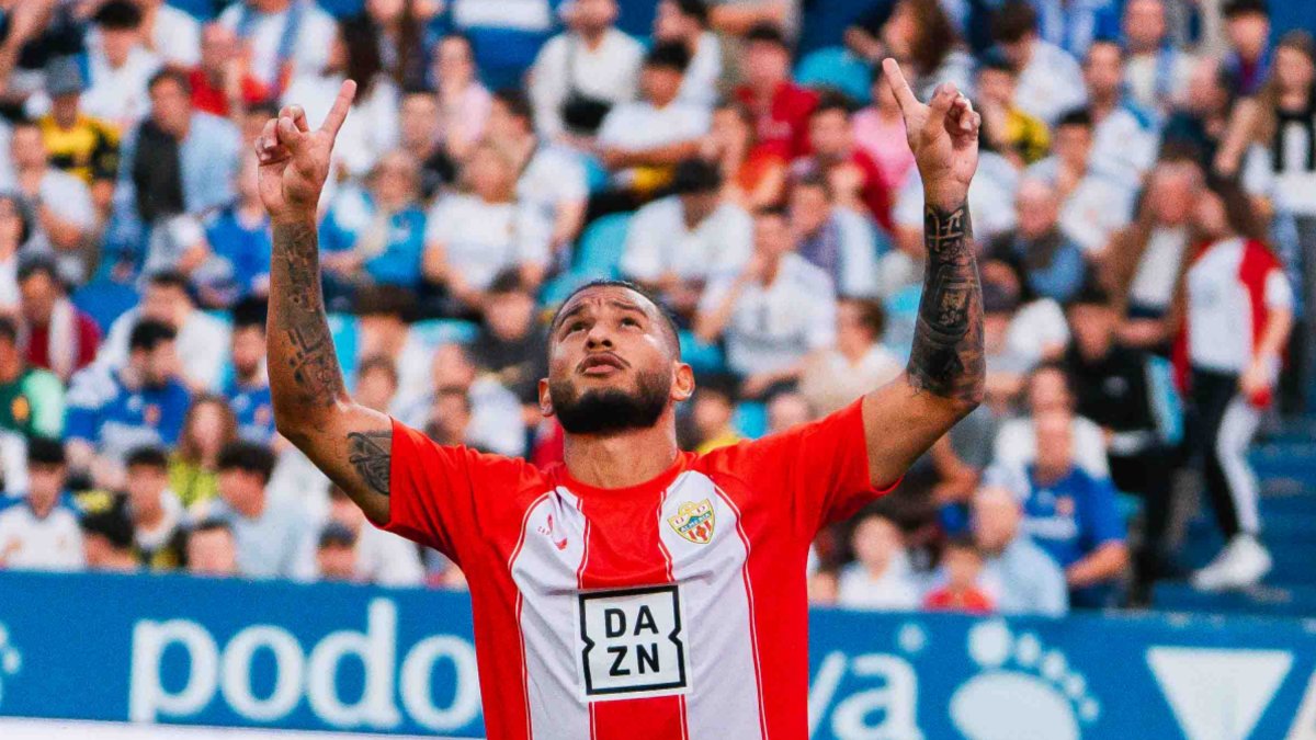 Todo lo que toca Luis Suárez lo convierte en gol del Almería.