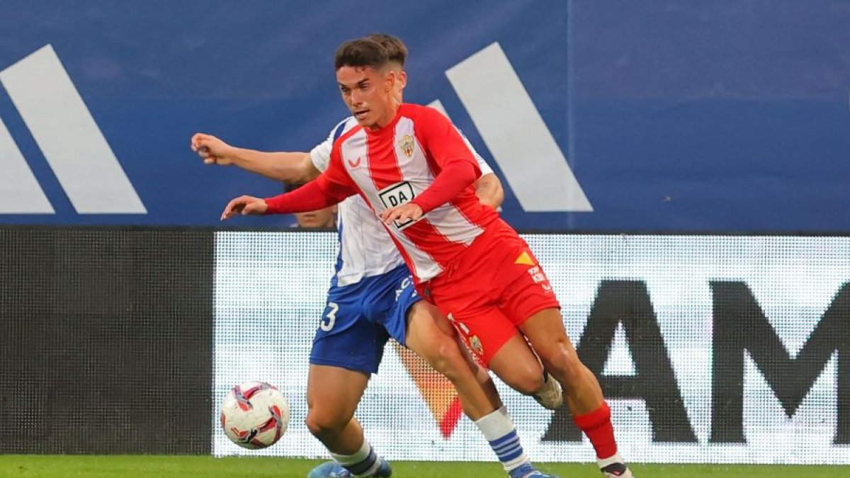 Arribas está inmenso y lidera el juego ofensivo del Almería.